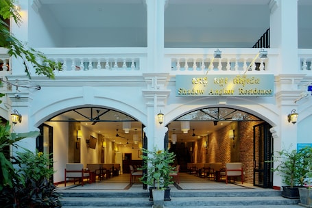 Se sirven desayunos, comidas, cenas y cocina internacional