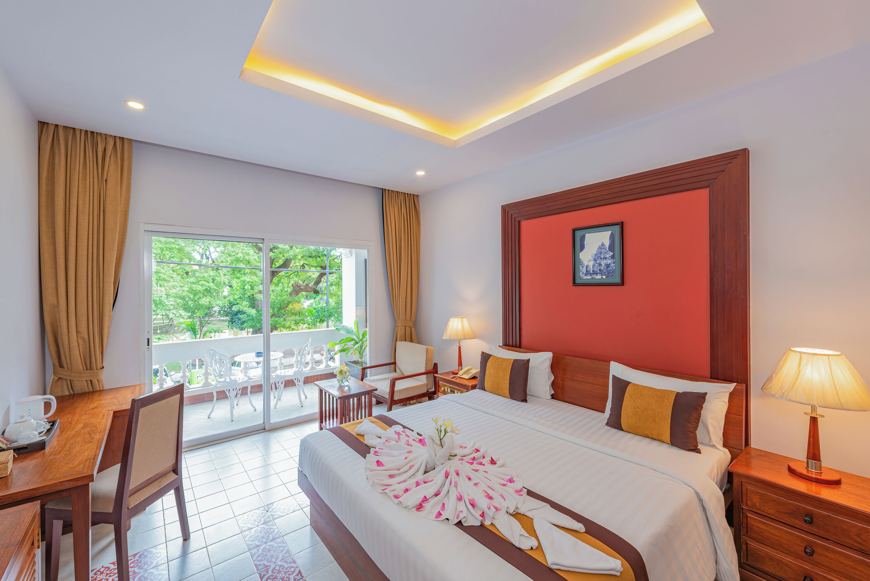 deluxe room, river view | 1 bedroom, minibar, in-room safe, desk