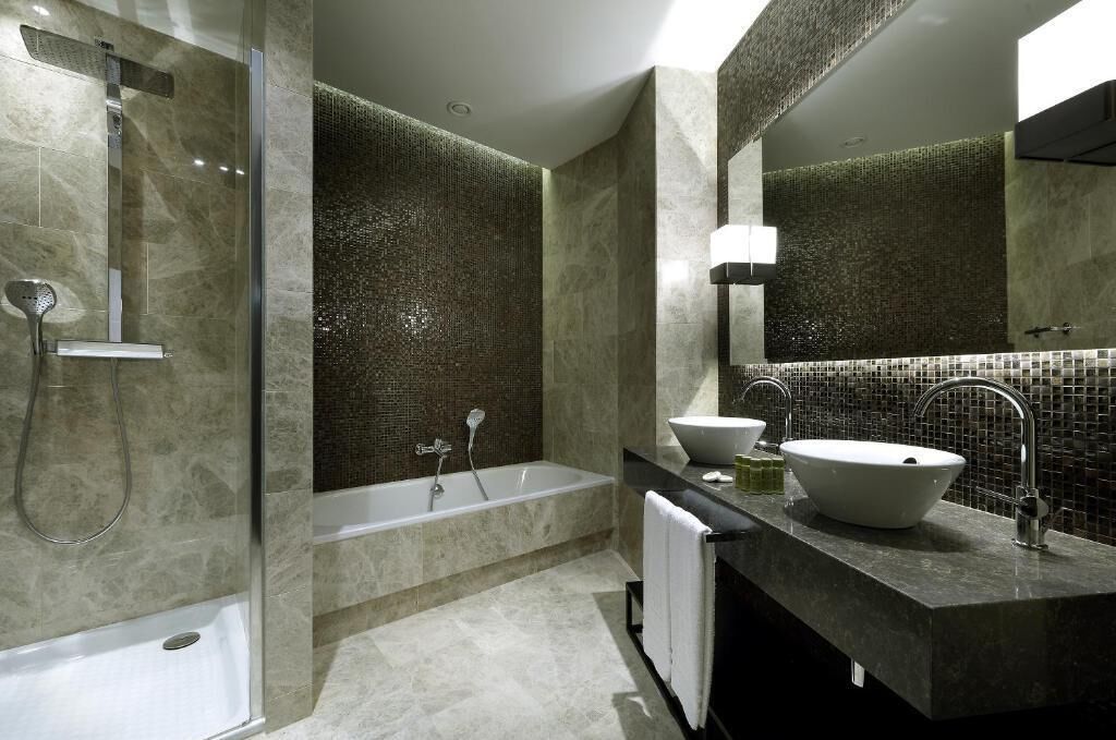 Junior Suite | Bathroom | Designer toiletries, hair dryer, slippers, bidet