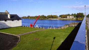 Suite, Ensuite | Miscellaneous