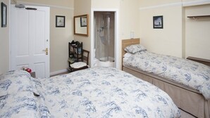 Family Triple Room, Ensuite - Baliol House (Barnard Castle)