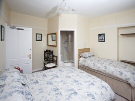Family Triple Room, Ensuite | Free WiFi