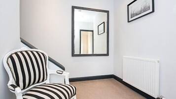 Casa de campo, banheiro privativo | Saguão