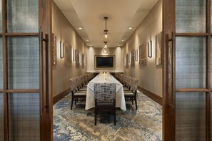 Restaurant - Embassy Suites by Hilton Greenville Downtown Riverplace (Greenville)
