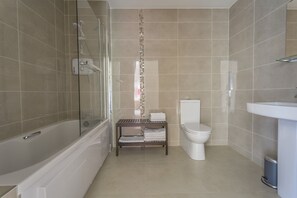 Hair dryer, towels - Garryvoe Beach Homes (Garryvoe)