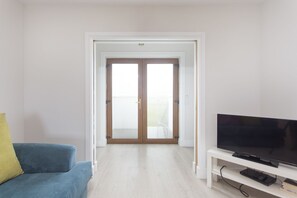 House, 1 Bedroom | Living area | Flat-screen TV, DVD player - Garryvoe Beach Homes (Garryvoe)