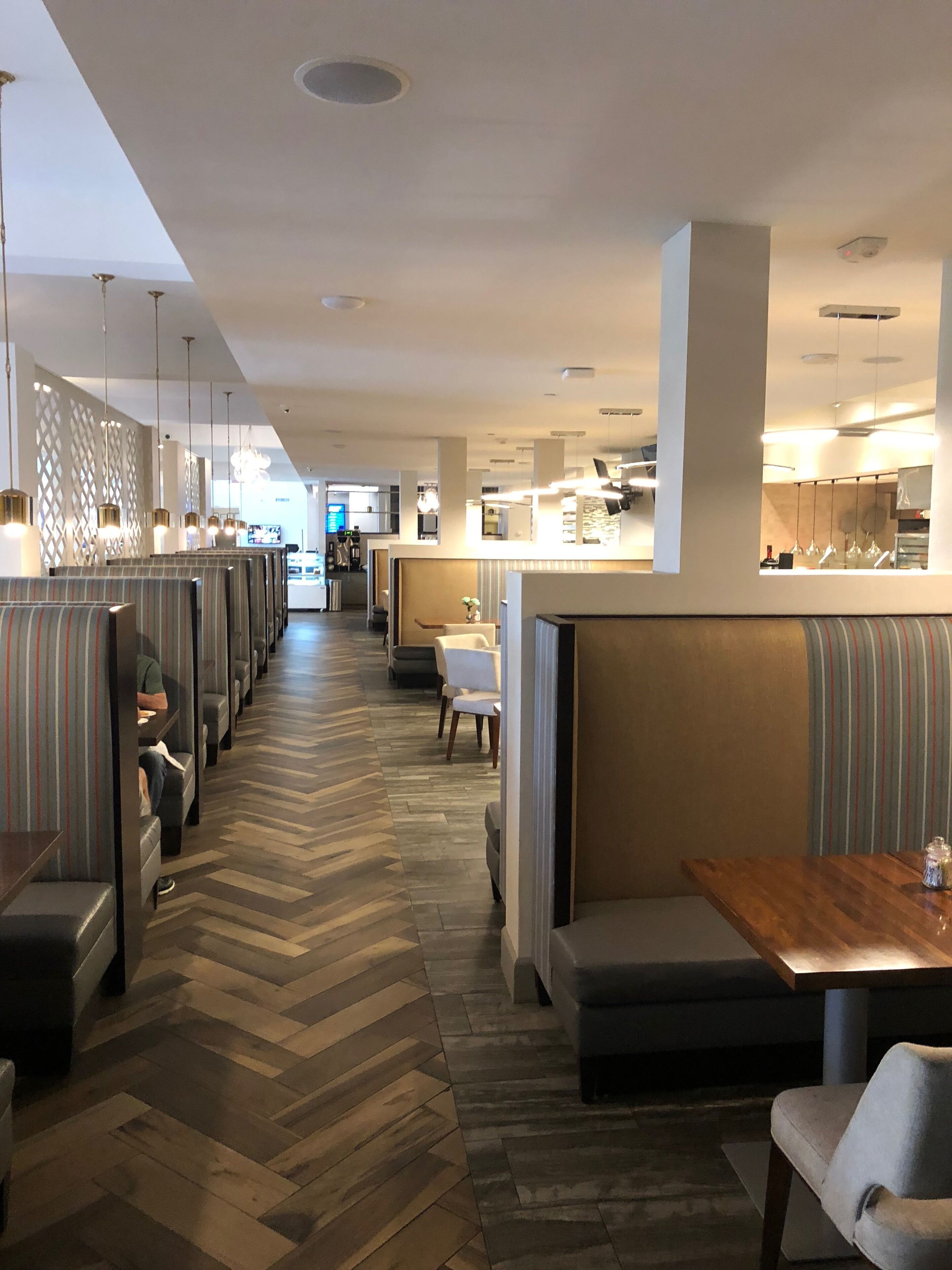 breakfast, lunch, dinner served; american cuisine