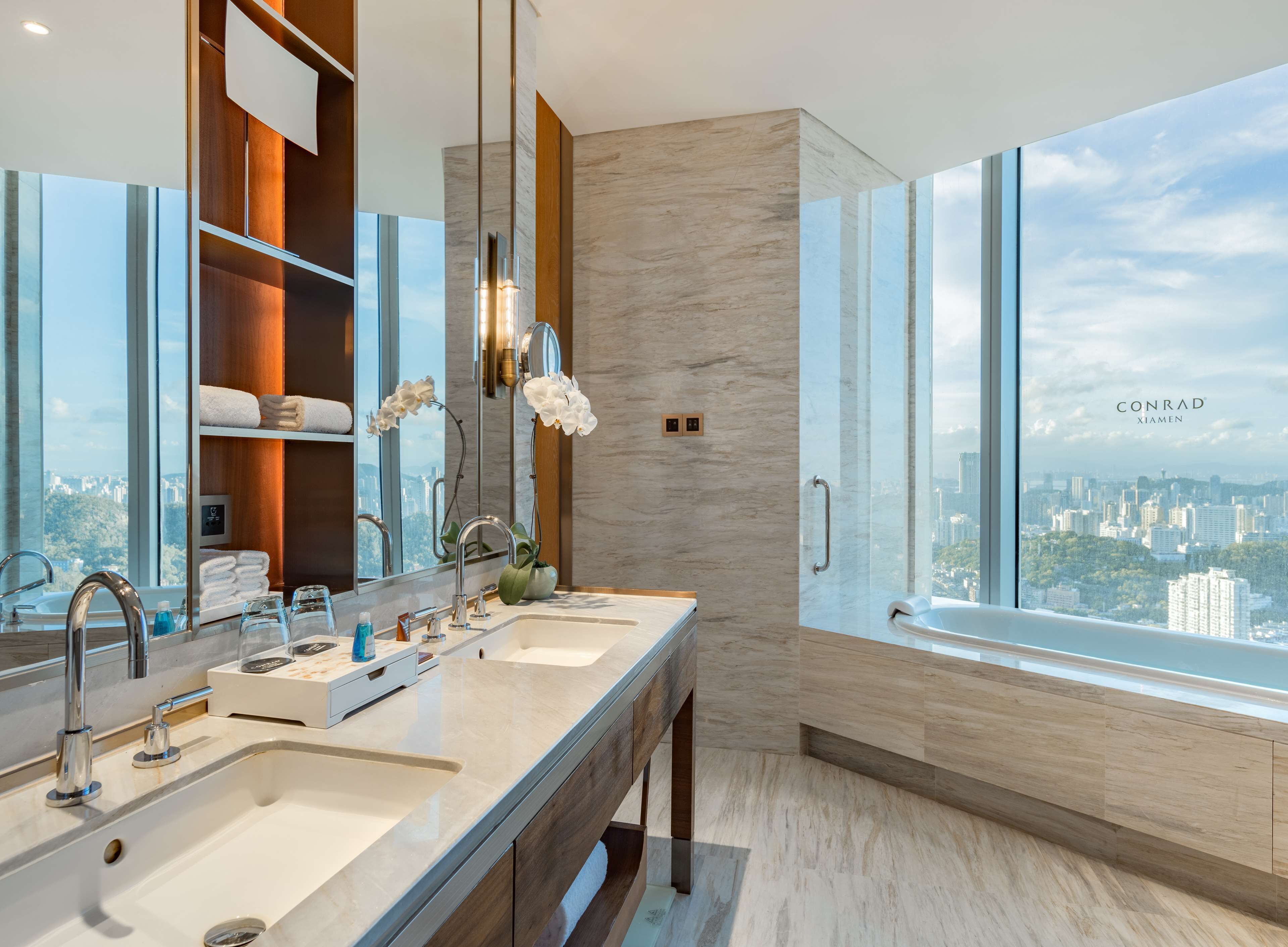 Combined shower/tub, hydromassage showerhead, hair dryer, bathrobes