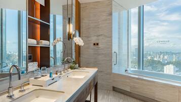 Combined shower/tub, hydromassage showerhead, hair dryer, bathrobes