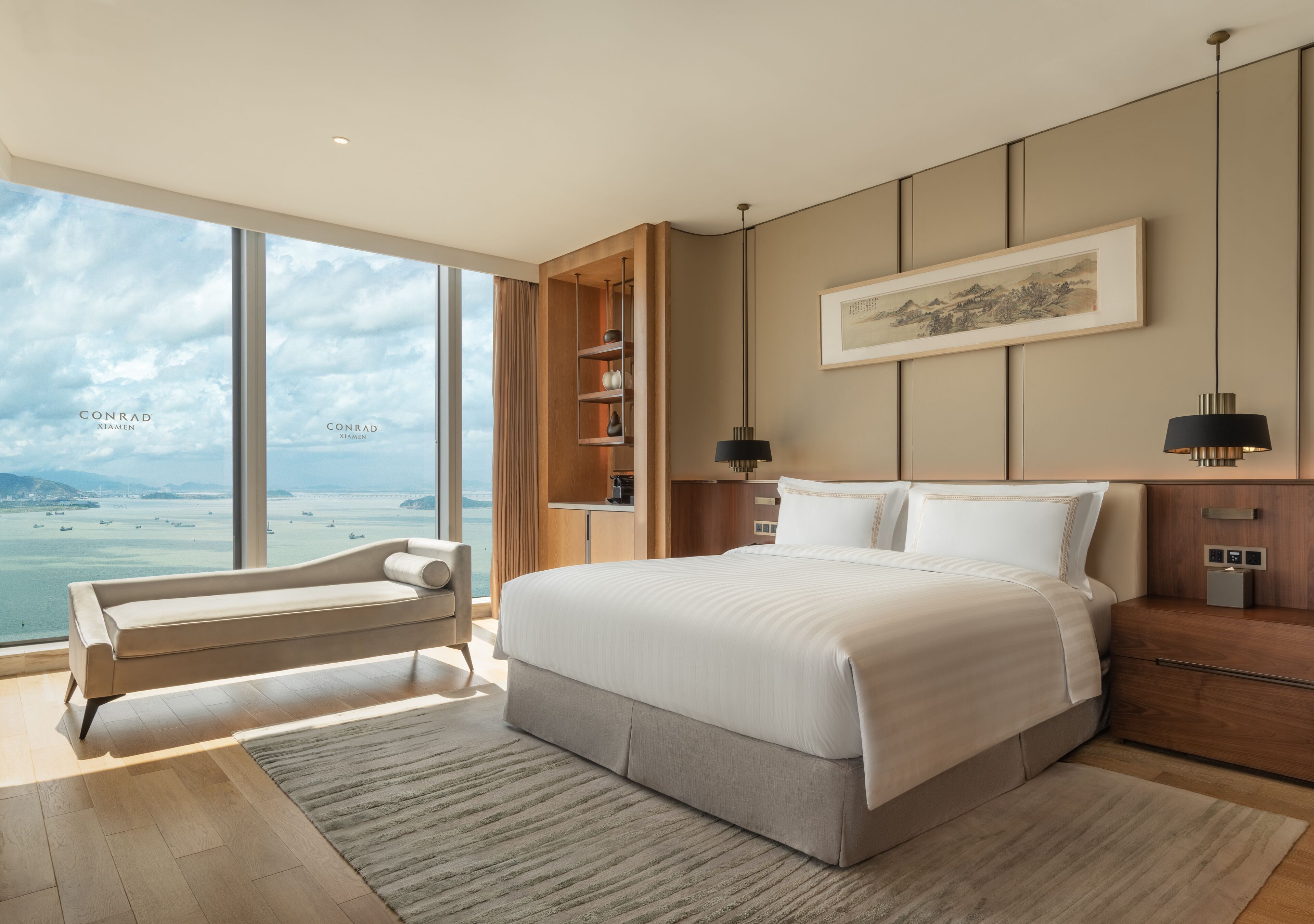 deluxe seaview studio suite- lounge access | minibar, in-room safe, desk, laptop workspace