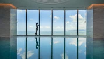 Piscine couverte, cabanons gratuits