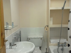 Apartment, Private Bathroom (The Hayloft Apt ) | Bathroom - Old Coach House At The Golden Lion (Bishop Auckland)