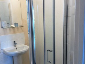 Chambre Double, salle de bains attenante (Bothy King ) | Salle de bain