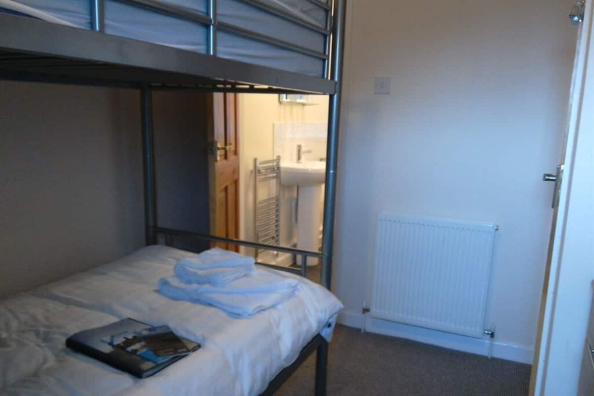 Twin Room, Ensuite (Bothy Bunks Room )