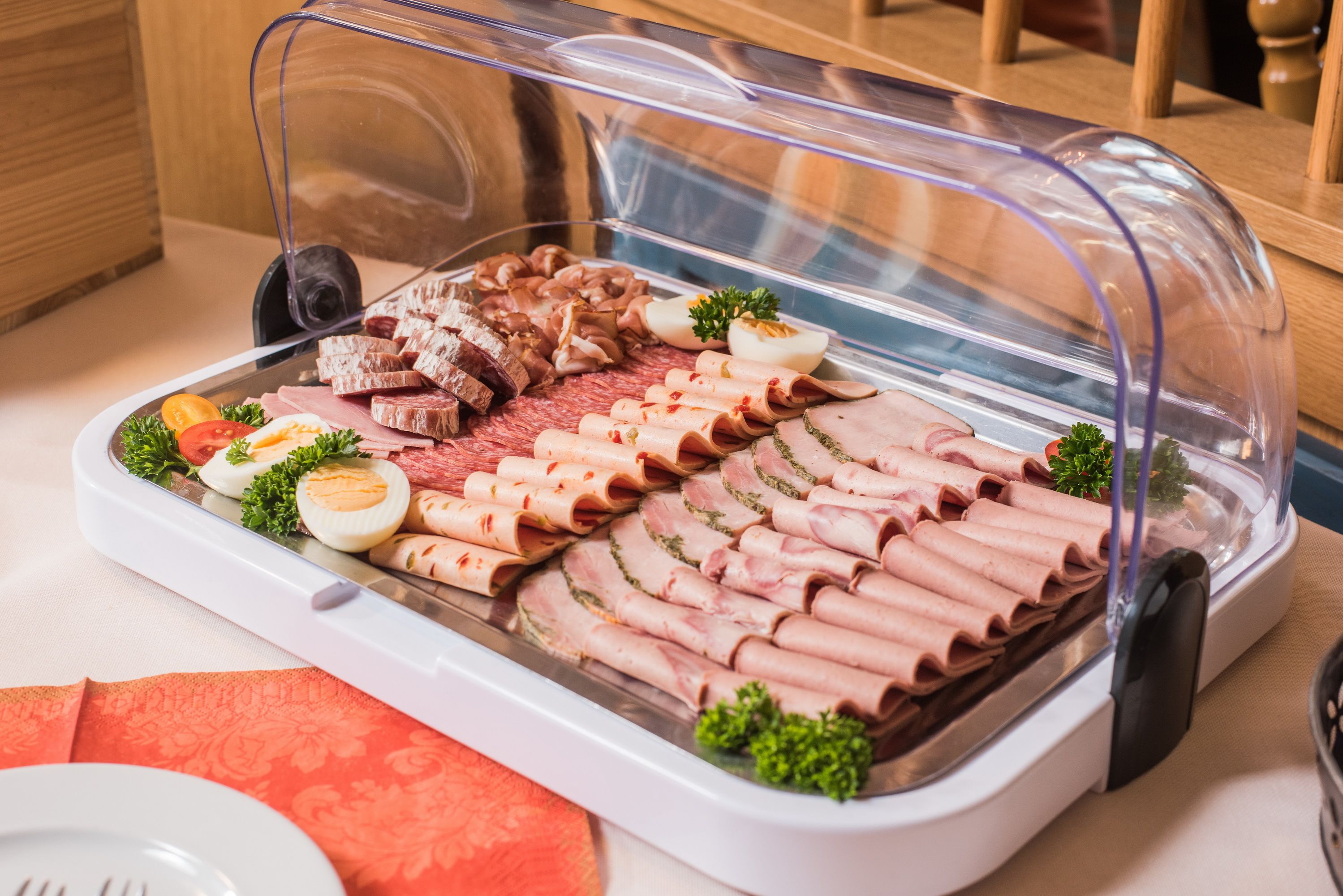 free buffet breakfast