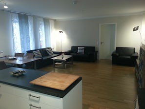 Business Apartment, 3 Bedrooms | Living room | Flat-screen TV