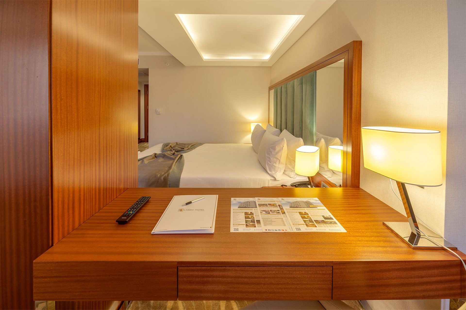 Draps en coton égyptien, couette en duvet d'oie, minibar