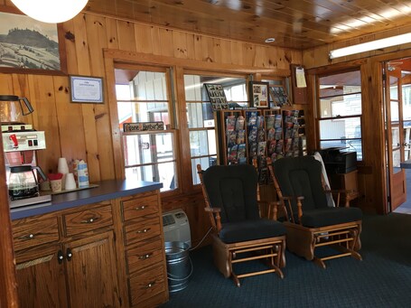 Marshall's Creek Rest Motel - Image 35