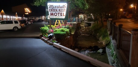 Marshall's Creek Rest Motel - Image 28