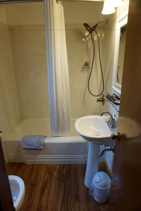 Marshall's Creek Rest Motel - Image 39