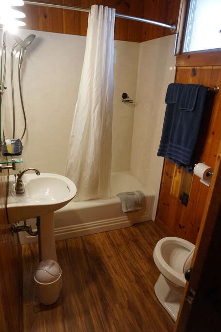 Marshall's Creek Rest Motel - Image 43