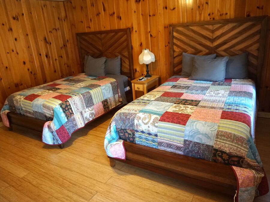 Quarto tradicional, 2 camas de casal, para não fumantes | Roupas de cama de algodão egípcio, roupas de cama premium