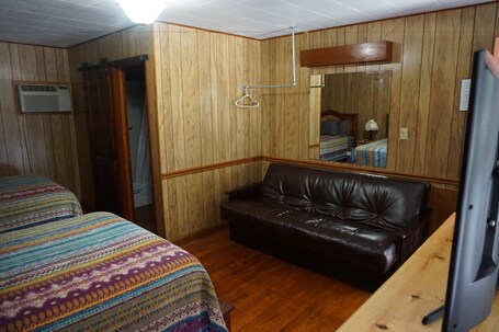 Marshall's Creek Rest Motel - Image 95