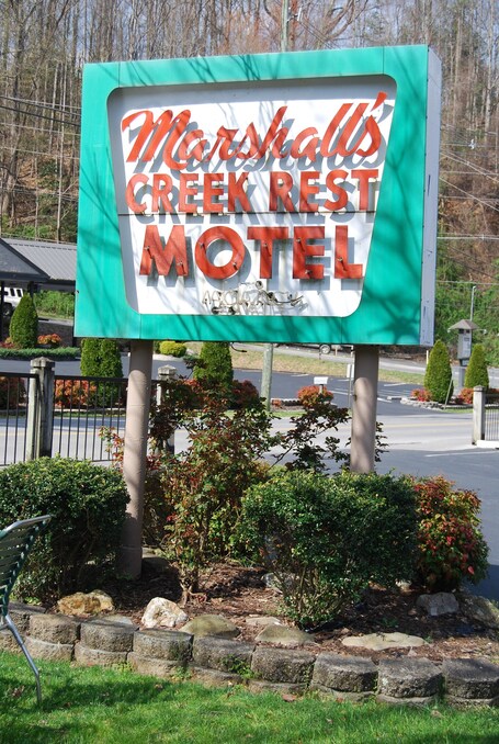 Marshall's Creek Rest Motel - Image 30