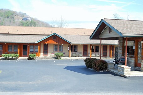 Marshall's Creek Rest Motel - Image 48