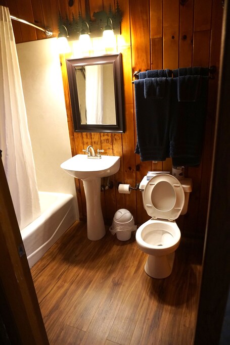 Marshall's Creek Rest Motel - Image 23