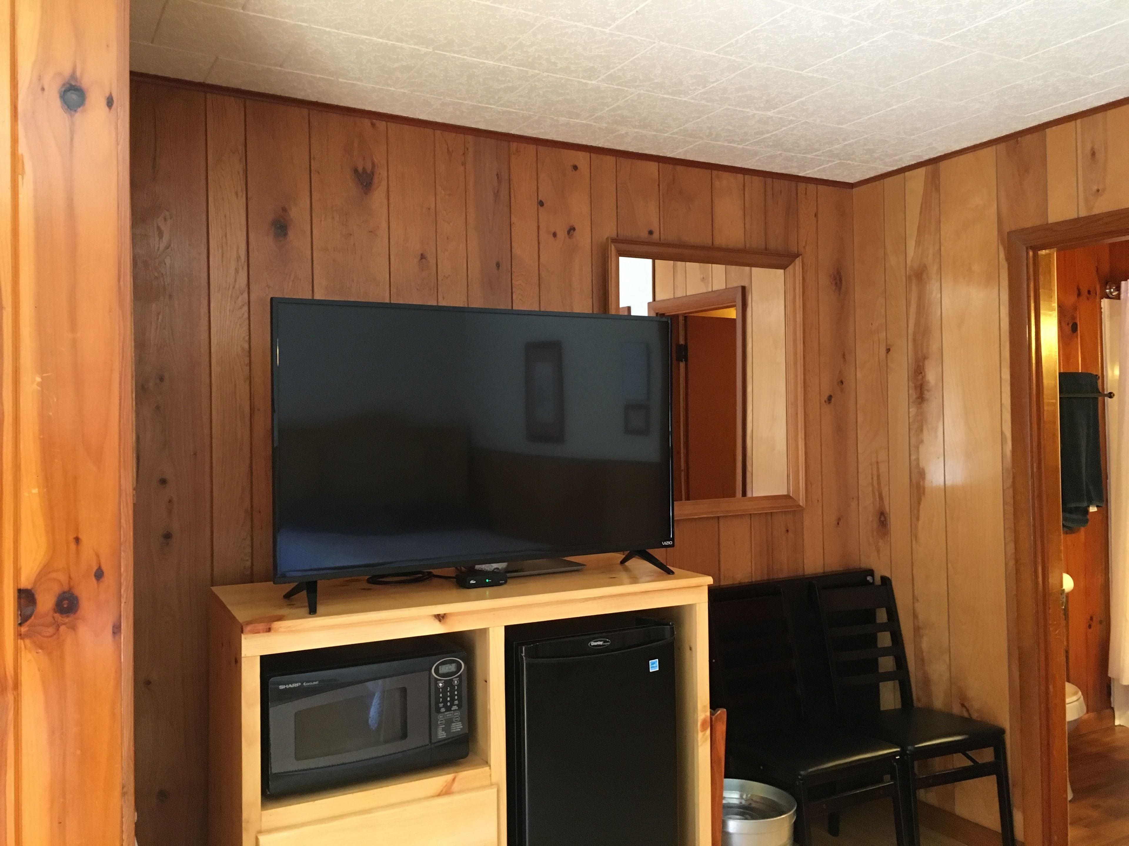 family room, 2 bedrooms (3 double beds) | room amenity