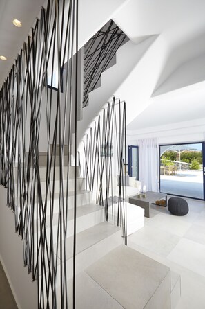 LCD 電視、DVD 播放機