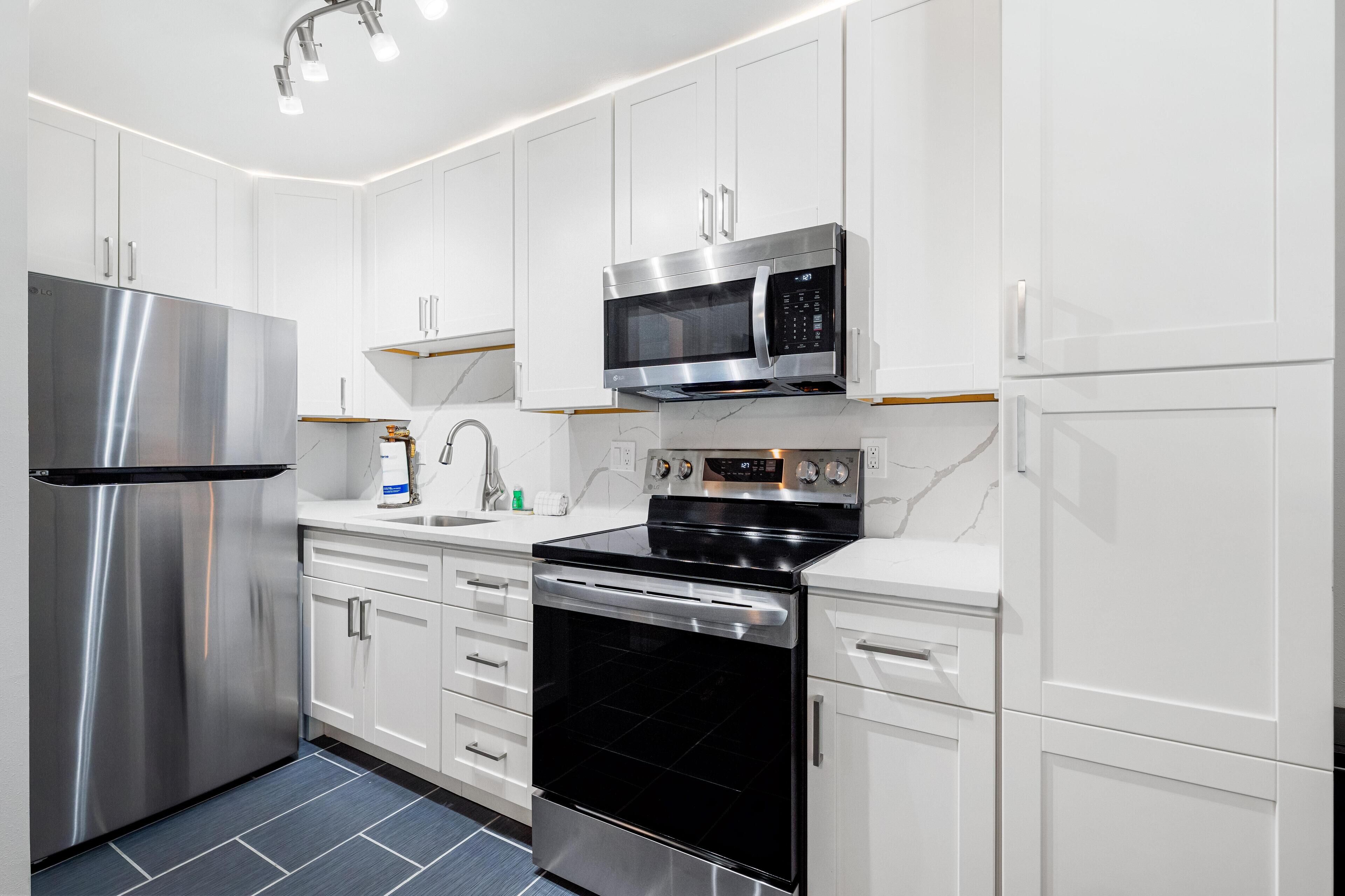 Condo, 1 King Bed with Sofa bed, Pool View (Gulf Holiday - Unit 10) | Private kitchen | Fridge, microwave, oven, stovetop