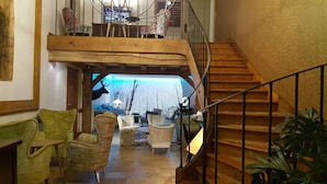Lobby lounge