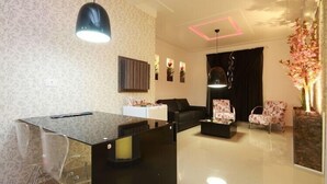 Stop | Living area | LED TV, DVD player - Motel Replay Guarulhos - Adults Only (Guarulhos)