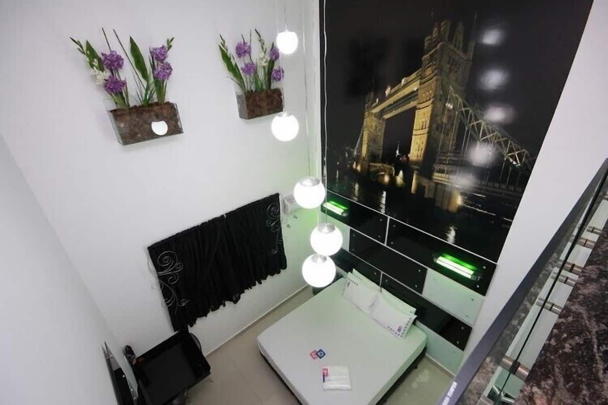 Record | Minibar, décoration personnalisée, ameublement personnalisé