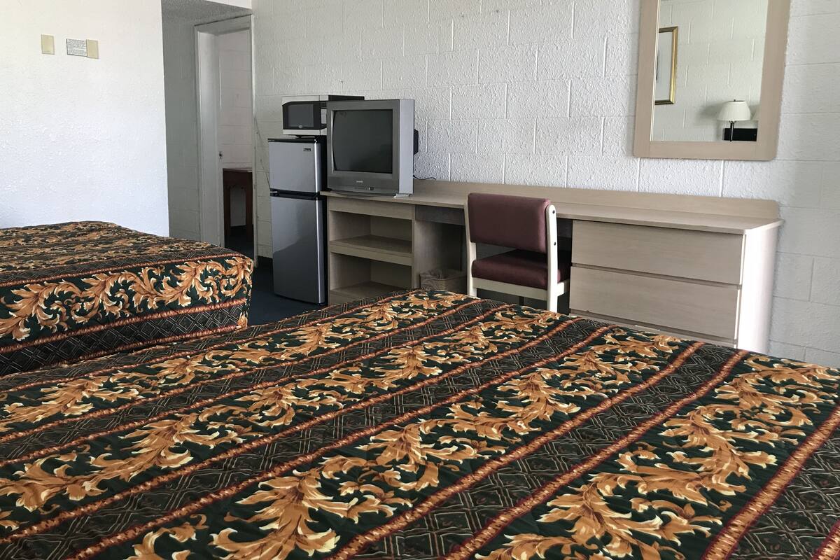 Room, 2 Queen Beds, Non Smoking | Bathroom