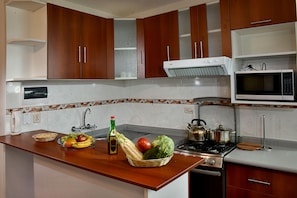 Fridge, microwave, oven, dishwasher - Polo Apartment (Cusco)