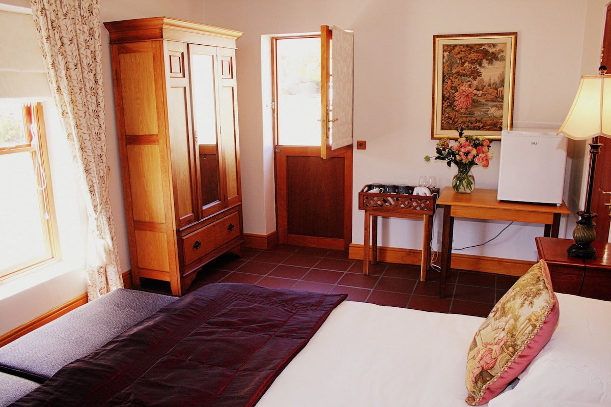 Standard Room - King / Twin- Shower only | Premium bedding, minibar, in-room safe, individually decorated