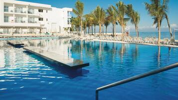 3 outdoor pools, pool umbrellas, pool loungers