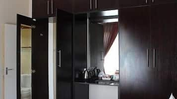 Standard Room | In-room safe, desk, iron/ironing board, free WiFi