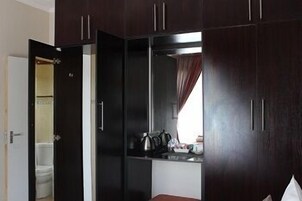 Standard Room | In-room safe, desk, iron/ironing board, free WiFi