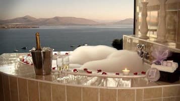Deep-soaking bathtub