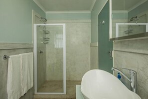 Family Suite (Family En-suite) | Bathroom | Hair dryer