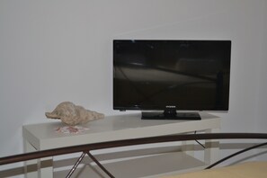 Standard Room, 1 Double Bed | 1 bedroom, in-room safe, free WiFi, bed sheets - Floralia (Santorini)