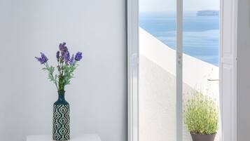 Tradisjonell leilighet, delvis sjøutsikt | Sengetøy av topp kvalitet, safe på rommet og lydisolert