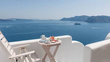 Standard Suite, Jetted Tub,Caldera View | Terrace/patio