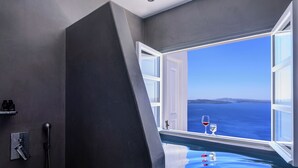 Superior Studio, Annex Building,Caldera View | Bad
