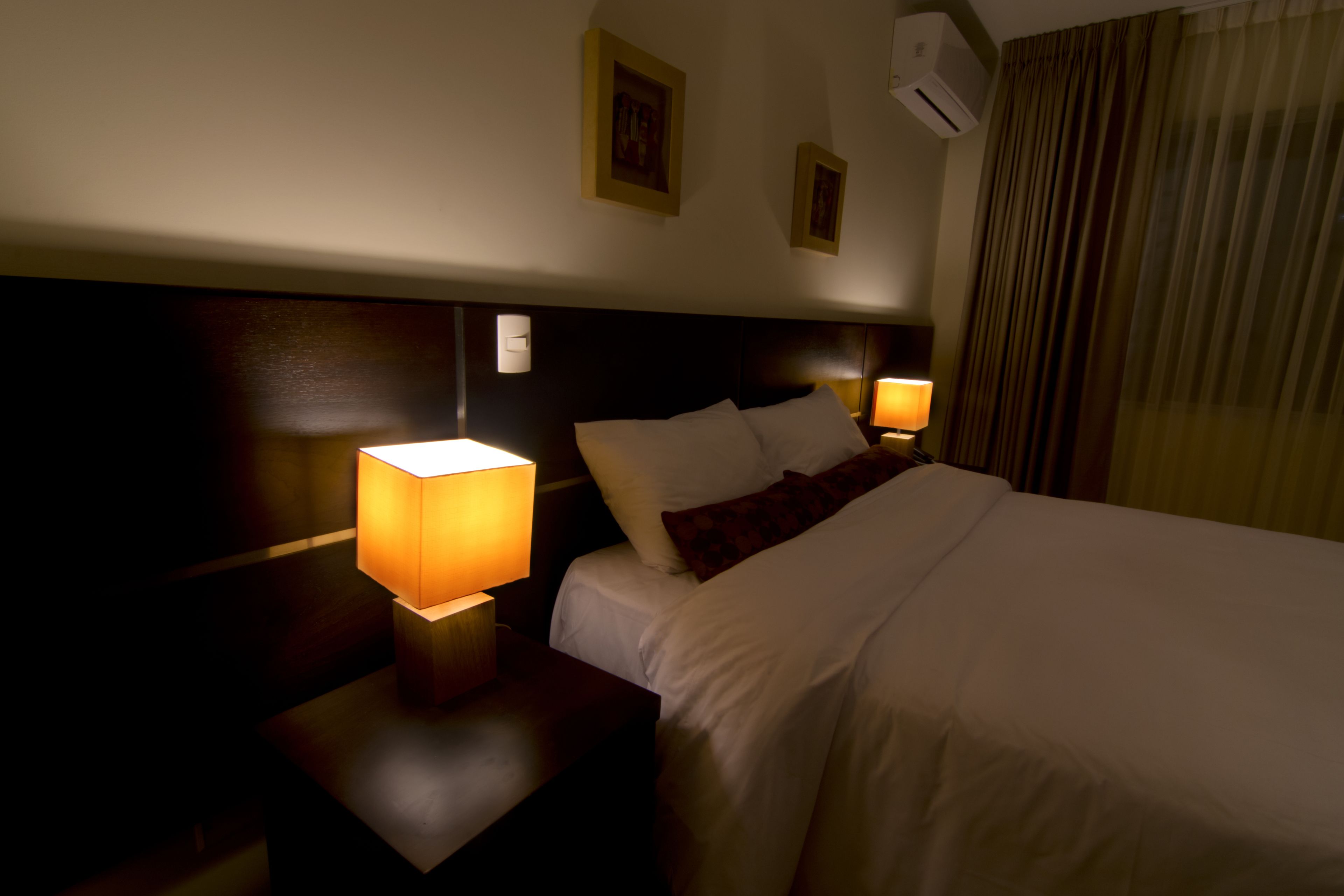 standard single room | down duvets, in-room safe, desk, soundproofing