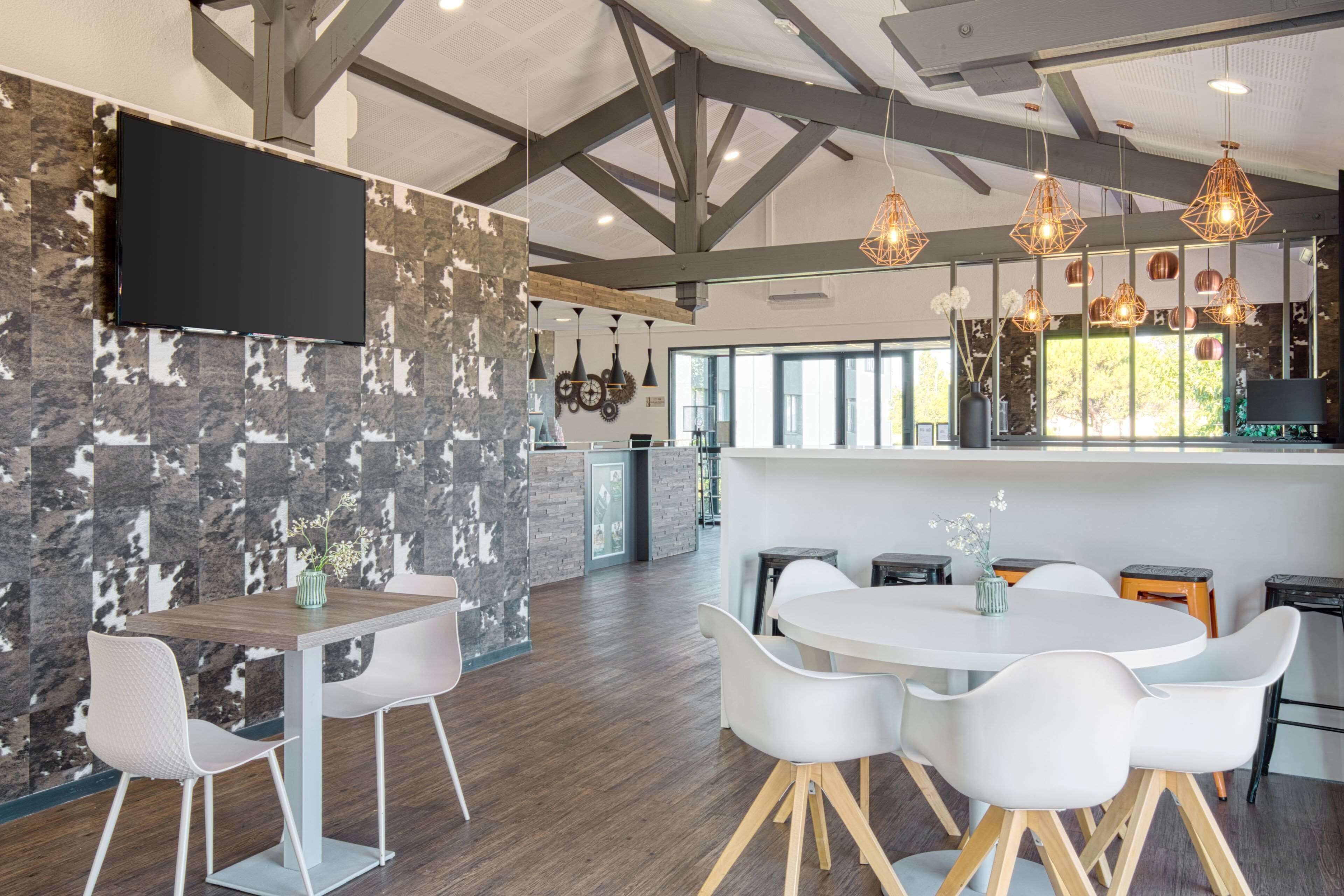 breakfast (eur 11 per person)